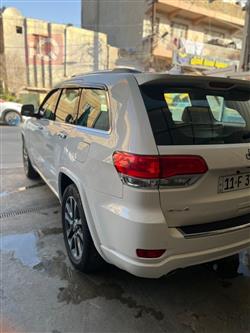 جیپ گراند شیرۆکی